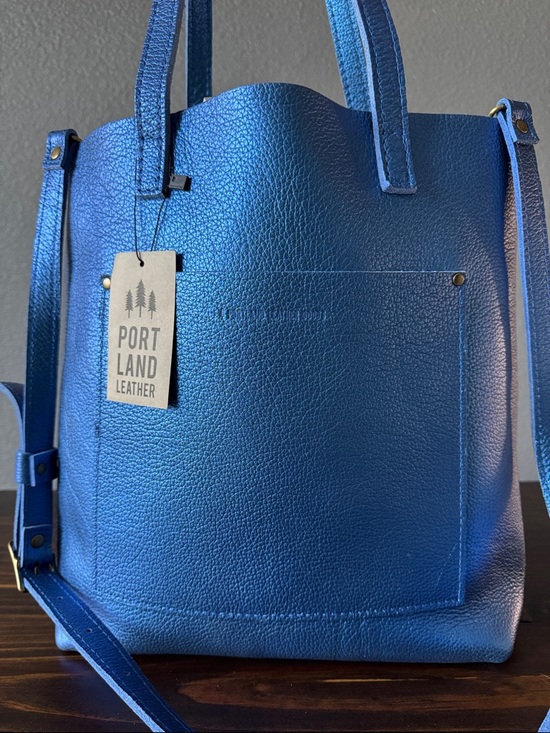 Portland Leather Handbags - NEW 🦄 Portland Leather Comet Crossbody